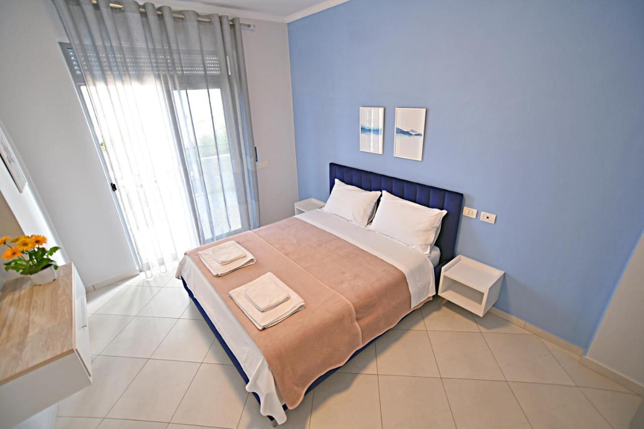 Sunrise Suites Vlorë Esterno foto