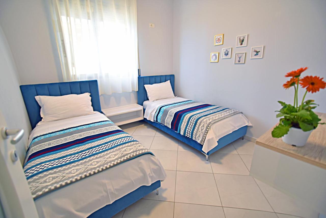 Sunrise Suites Vlorë Esterno foto