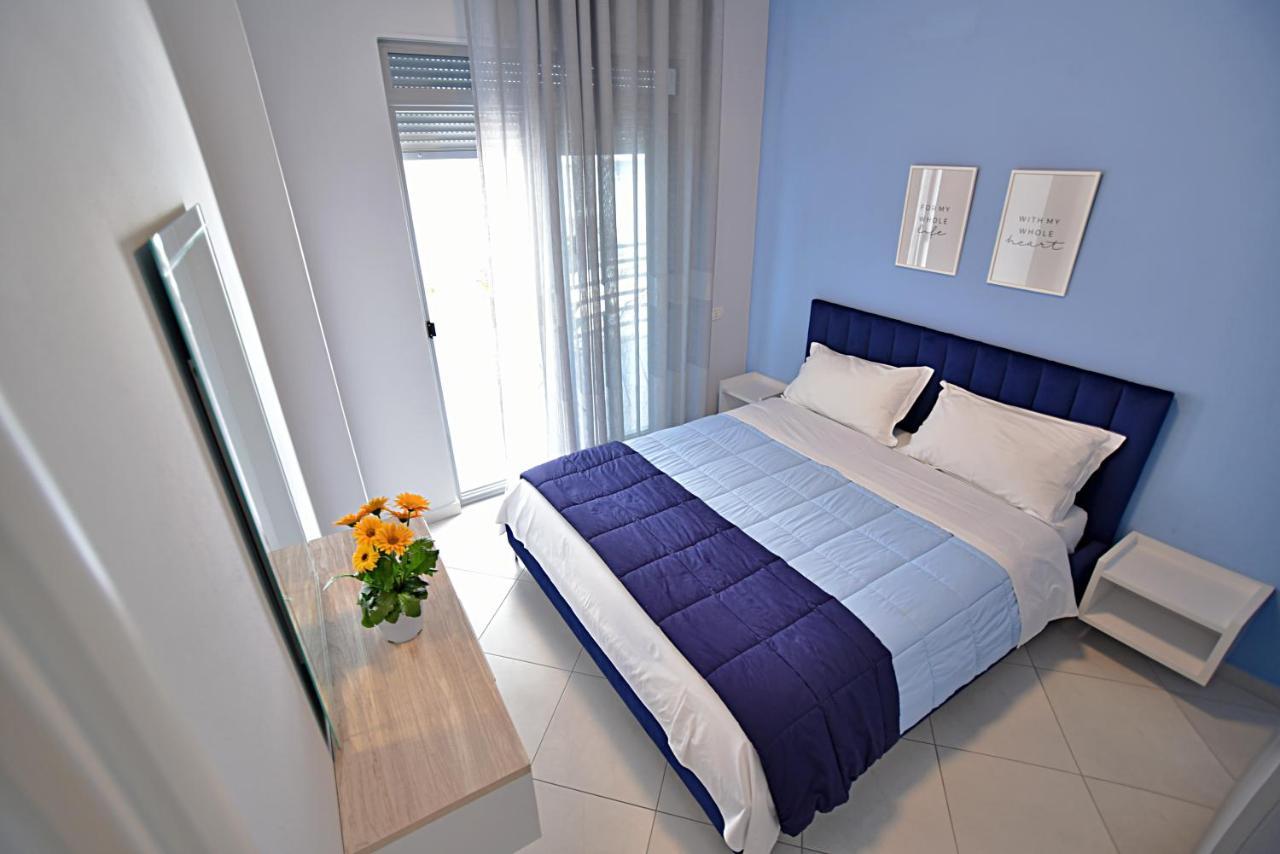 Sunrise Suites Vlorë Esterno foto