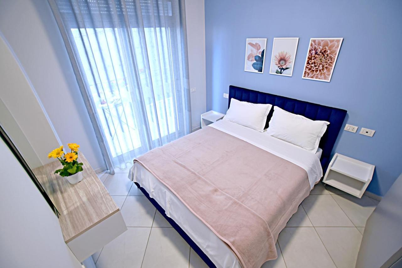 Sunrise Suites Vlorë Esterno foto