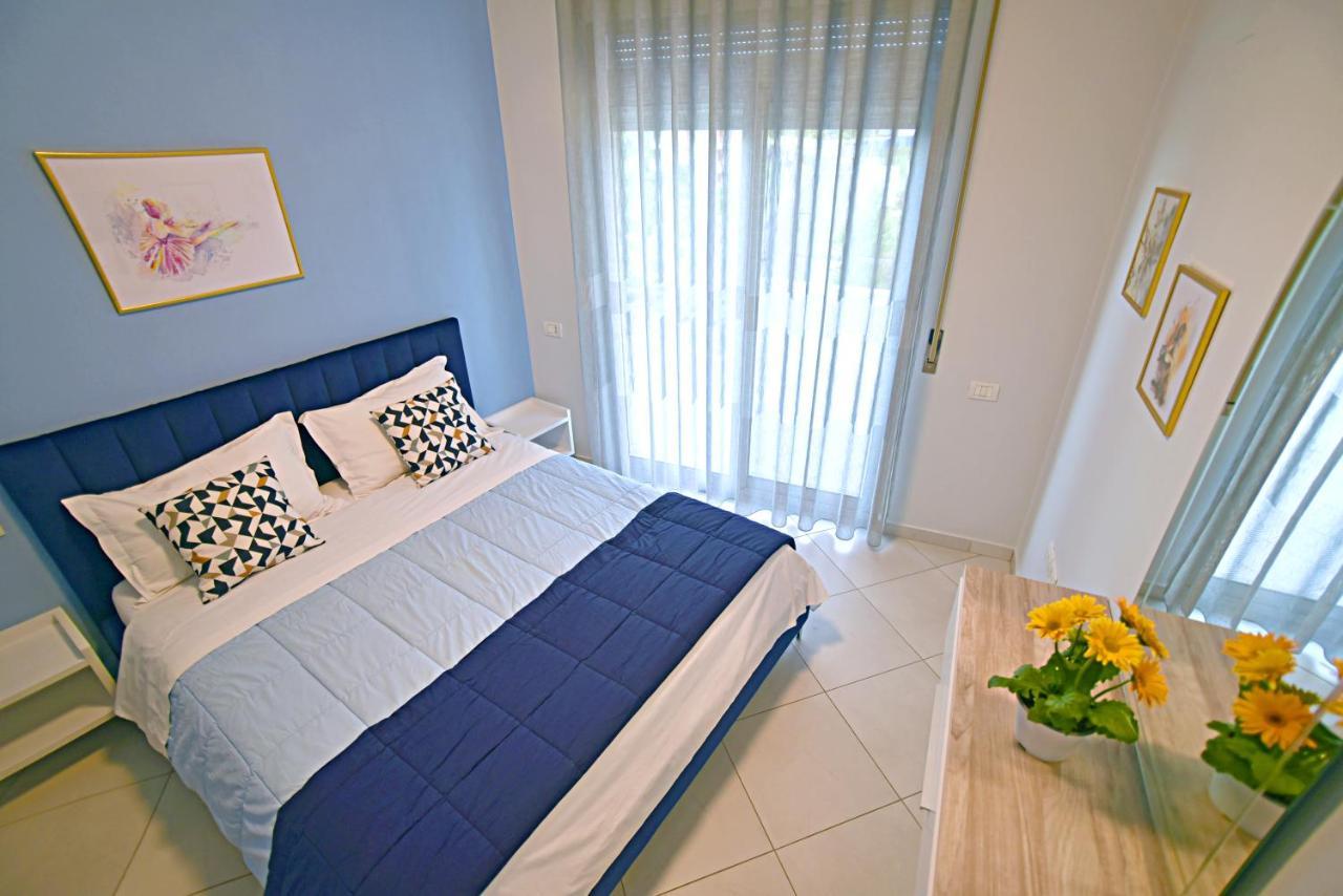 Sunrise Suites Vlorë Esterno foto