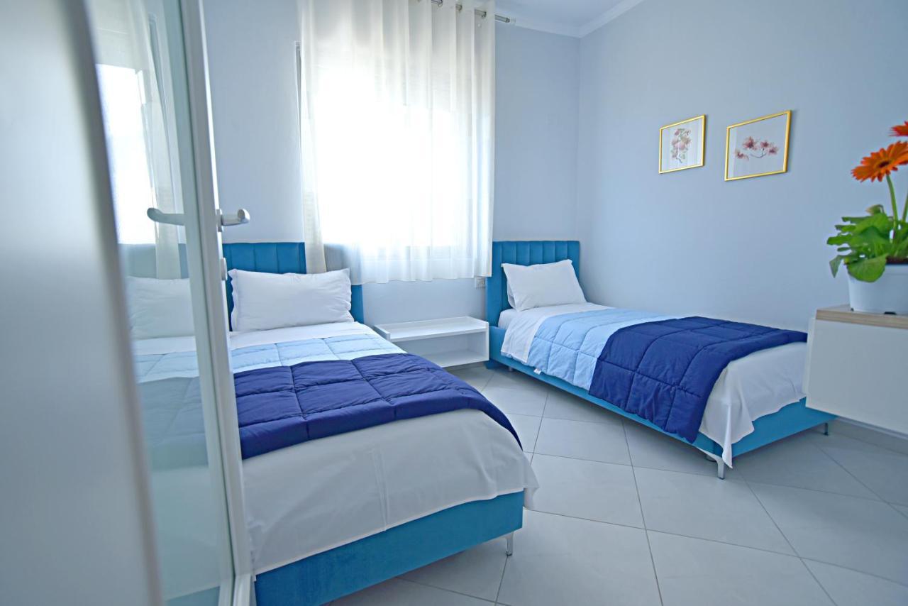 Sunrise Suites Vlorë Esterno foto