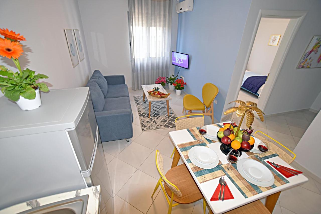 Sunrise Suites Vlorë Esterno foto