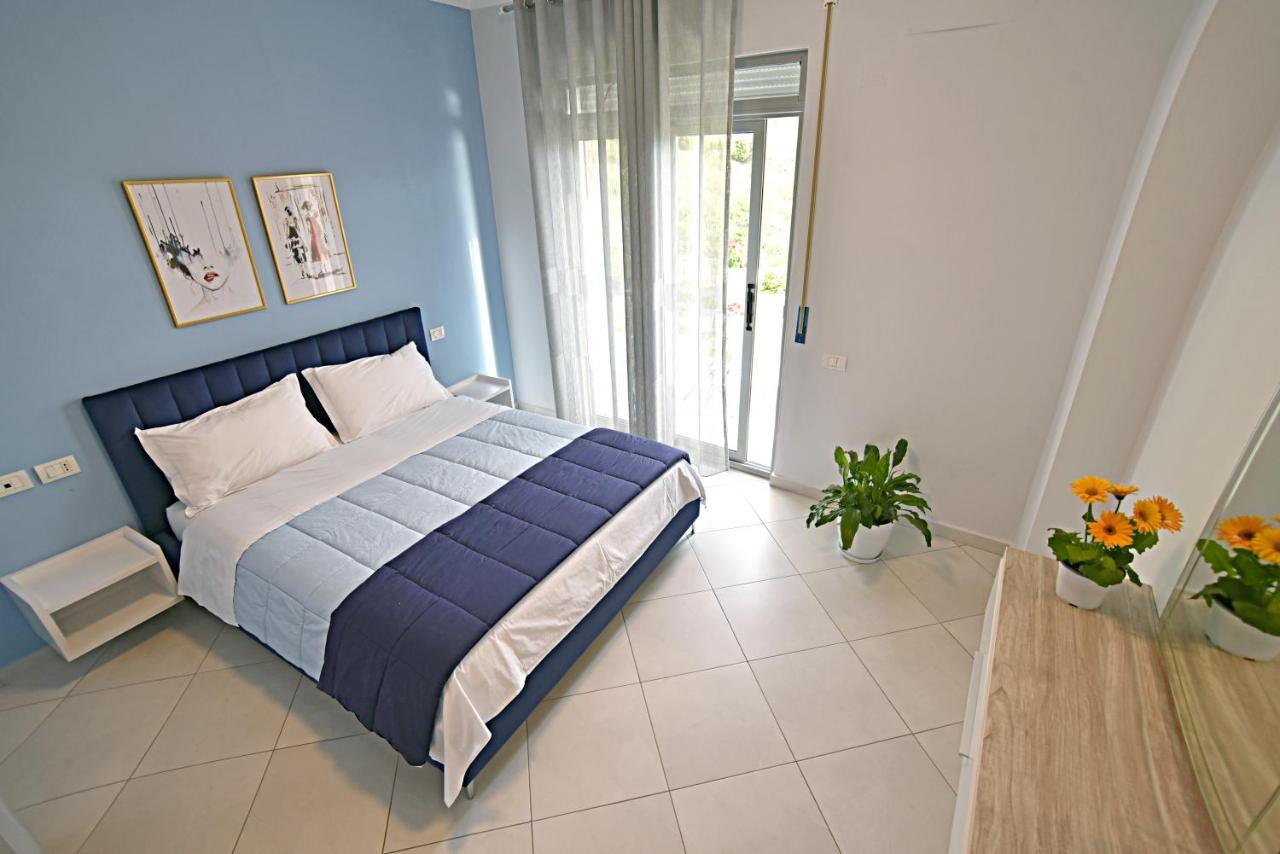 Sunrise Suites Vlorë Esterno foto