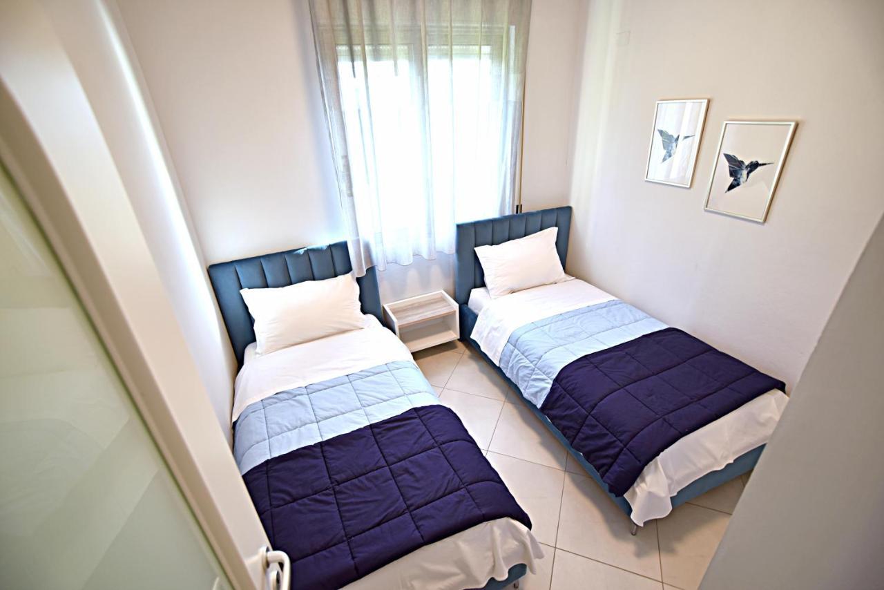 Sunrise Suites Vlorë Esterno foto